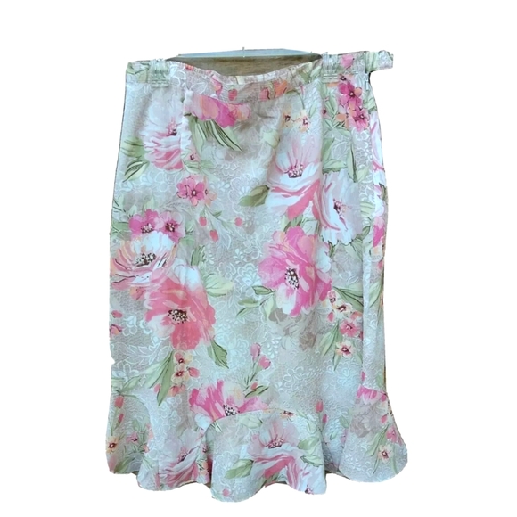 Alfred Dunner Dresses & Skirts - SOLD!!!!Alfred Dunner Women's Skirt Floral Ruffle Bottom Size 14